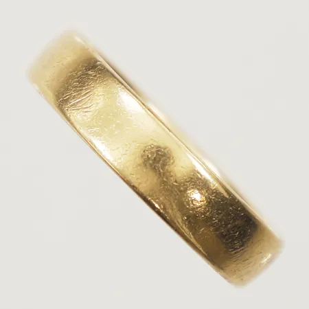 Ring stl:19½ bredd 3,8mm personlig gravyr 18K Vikt: 6,2 g