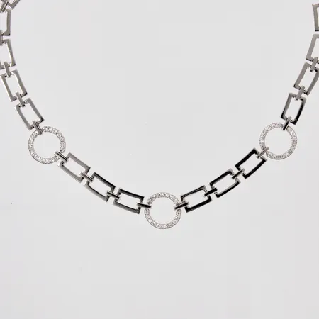 Collier med vita stenar längd: ca 42cm bredd: ca 6-14mm silver 925/1000 Vikt: 30 g