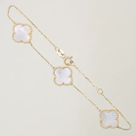 Armband med vita stenar längd 17-19cm bredd 0,5-10mm OBS! Ej märkesdesign 14K Vikt: 3,9 g
