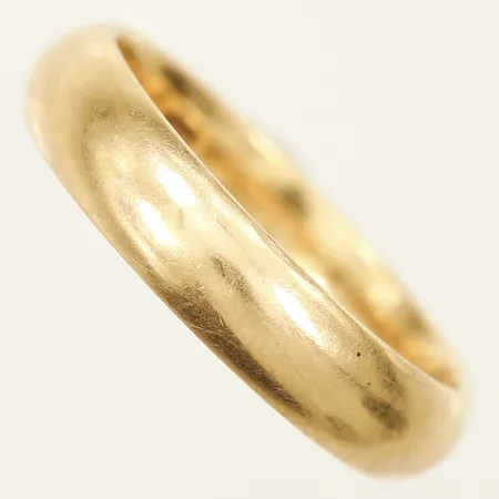 Ring stl:15½ bredd 3,9mm 18K Vikt: 4 g