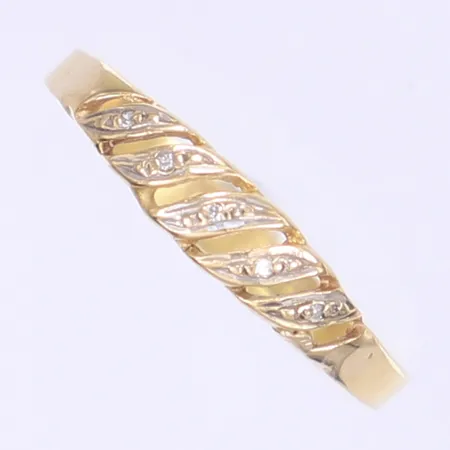 Ring med vita stenar stl 18½ bredd 3-4mm 18K Vikt: 2,3 g