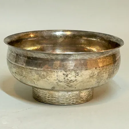 Skål hamrad yta 8,5cm Ø 16,8cm Borgila år 1991, gravyr, 925/1000 silver Vikt: 519,6 g