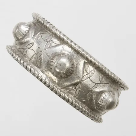 Armring med mönsterdekor Ø 56x42mm, bredd 24,5mm, 925/1000 silver Vikt: 84,1 g