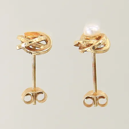 Örhängen med odlade pärlor Ø6,7mm 1 pärla saknas 18K Vikt: 0,7 g