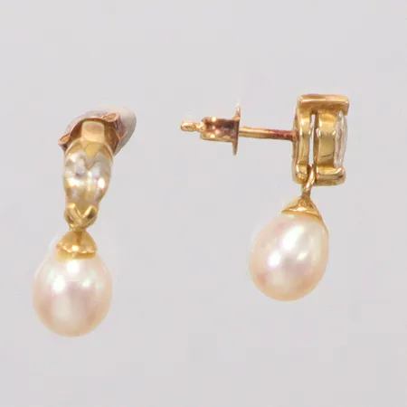 Ett par örhängen med pärlor och vita stenar 1,7cm 18k Vikt: 3,2 g
