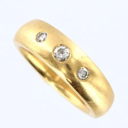 Ring med diamanter 0,14ctv stl:14½, bredd 4-5mm, 18K Vikt: 7,7 g