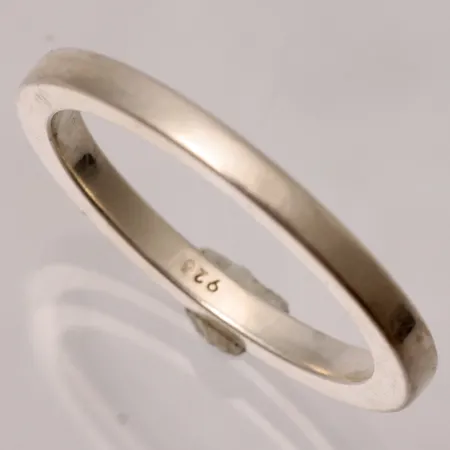 Ring stl:16¾ bredd 2mm, silver 925/1000, 2,48g.