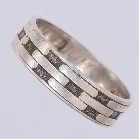 Ring mönstrad stl:16¾ Lagerströms, 830/1000 silver Vikt: 2,3 g
