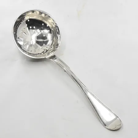 Sockerströare längd ca 19cm, C.B.Willdt, tillverkad R2/1799, gravyr baksida skaft, silver. Vikt: 52 g
