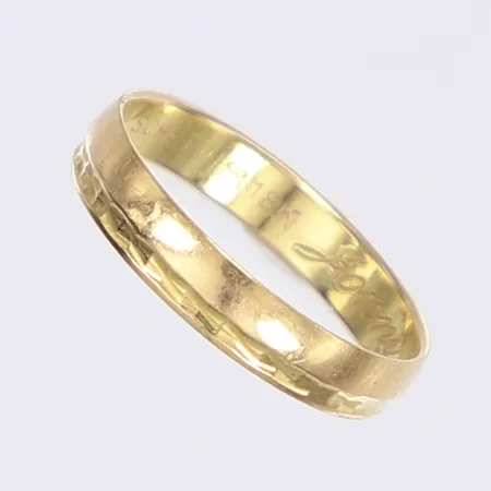 Ring med präglad dekor stl 16½ bredd 3mm gravyr 18K Vikt: 1,8 g