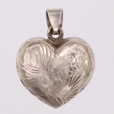 Hänge hjärta medaljong längd ca 27mm, bredd ca 19mm, 925/1000 silver Vikt: 5,6 g