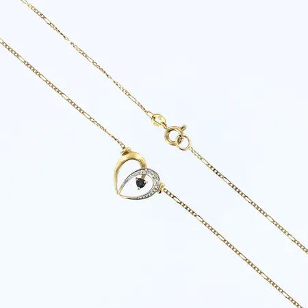 Collier Figaro med hänge hjärta, diamanter 3 x ca 0,005ct samt safir, längd 41,5cm, bredd 1 mm, hänge Ø16mm, 18K Vikt: 3 g