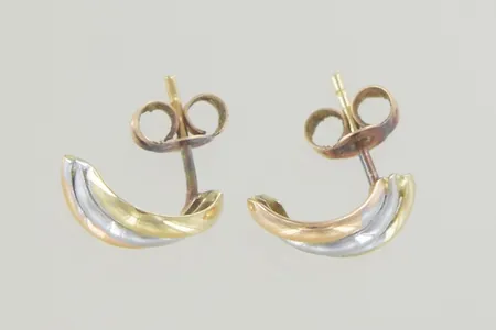 Ett par örhängen 3 färgad höjd 10 mm, 18K 0,9gr Vikt: 0,9 g