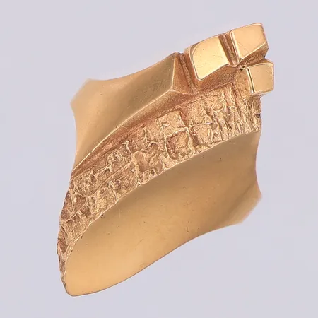 Ring mönstrad stl:16¾, RM, 18K Vikt: 5,3 g