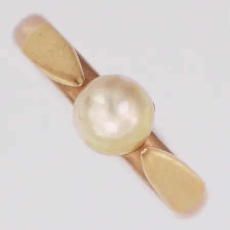 Ring odlad pärla stl: 16½, bredd skena ca 2,9mm 14K Vikt: 2,5 g