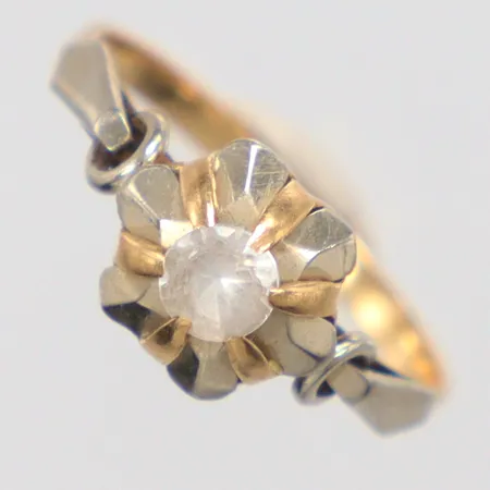 Ring 2 färgad stl.17mm vit sten 18k Vikt: 2,7 g