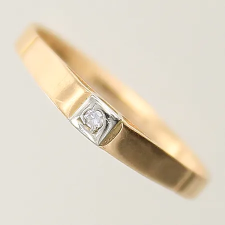 Ring med 8/8-slipad diamant ca 0,01ct stl:17½ bredd 2mm 18K Vikt: 1,4 g