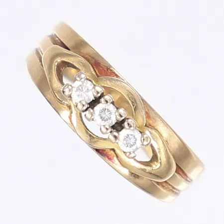 Ring med dia 3 x ca 0,04ct st 17¾ bredd 3-6mm svenska stämplar 18K Vikt: 3,3 g