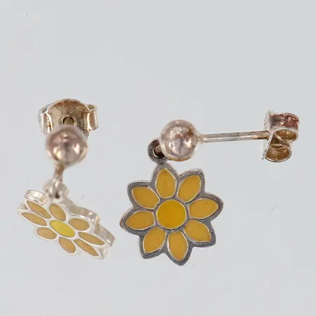 Ett par örhängen med blomdekor 16x10mm Silver 925/1000. Vikt: 2,1 g