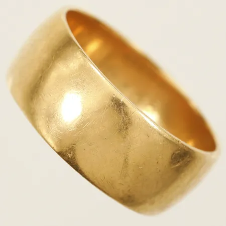 Ring stl:19½ bredd 8,4mm personlig gravyr 18K Vikt: 8,7 g