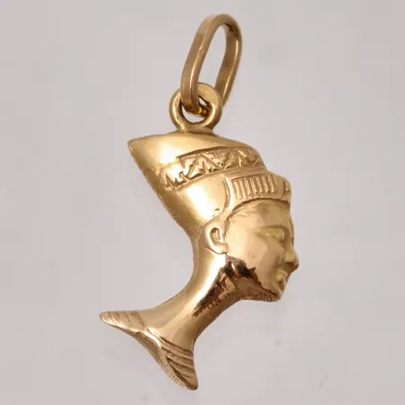 Hänge Nefertiti, mått 911,2x23,7mm, 18K, 0,87g.