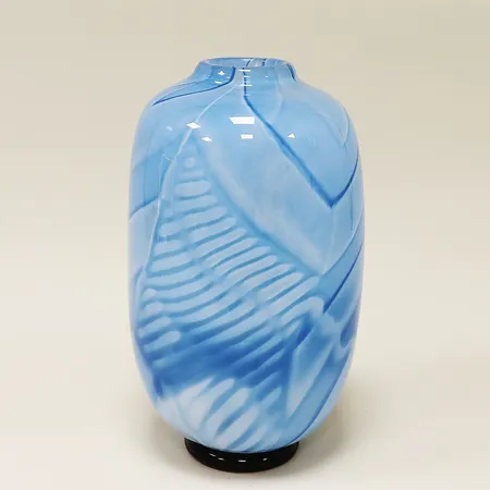 Vas Rolf Sinnemark Kosta Atelje, 104834009, höjd 28cm, Ø5-14cm. Skickas med postpaket.