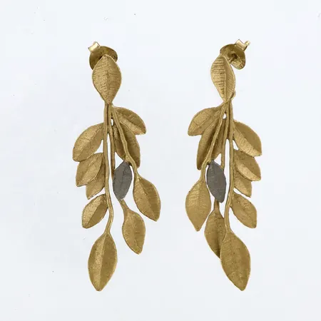 Örhängen Olive Branch, längd 5cm, formgivare Lotta Jewellery, Brons förgyllt med 14k Guld, stopp i silver 925/1000 Vikt: 0 g