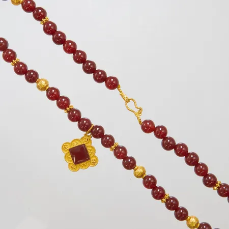 Stencollier med karneolkulor Øca.8mm, längd: ca.42cm, gulddetaljer 18K, bruttovikt 39,5g Vikt: 39,5 g