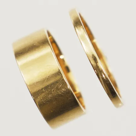 2 Ringar gravyrer 18K Vikt: 10,5 g