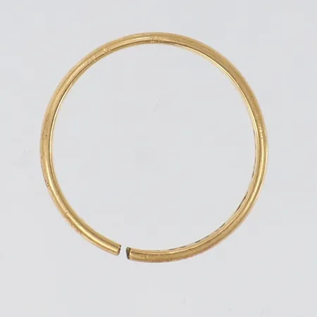 Ring uppklippt defekt gravyr 18K. Vikt: 3,1 g