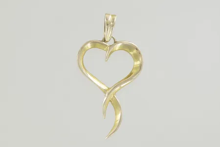 Hänge hjärta längd 3 cm, bredd 1,5 cm 18K Vikt: 2 g