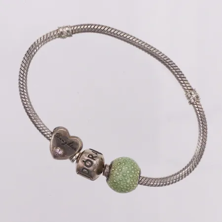 Armband Pandora med 2 berlocker längd ca 17cm, bredd ca 2mm 925/1000 silver Vikt: 22 g