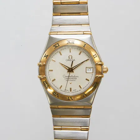 Herrur Omega Constellation chronometer, stål/guld, automatisk, 35,5mm, vit urtavla, safirglas, datum, cal. 1109, verknr 49724357, boettnr 368.1201, länk stål helstav, ref 1551/861, manual, box, ytterkartong.
