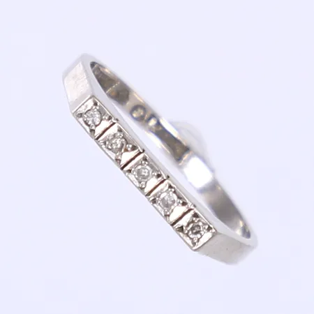 Ring med dia 5 x ca 0,01ct stl 17 bredd 2,5mm svenska stämplar vitguld defekt knäckt skena 18K Vikt: 2,7 g