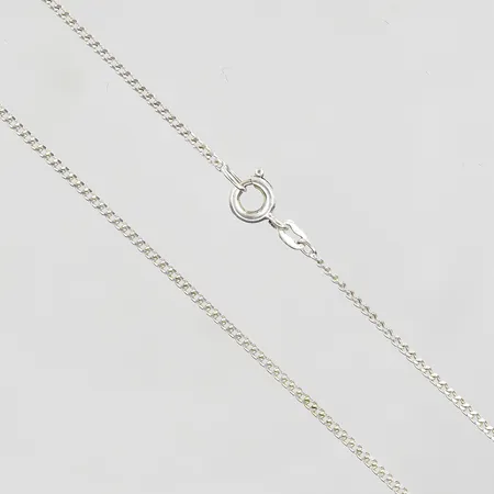 Kedja Pansar längd 44½cm, bredd 1 mm, mindre ojämnheter på länk, silver 835/1000. Vikt: 2 g