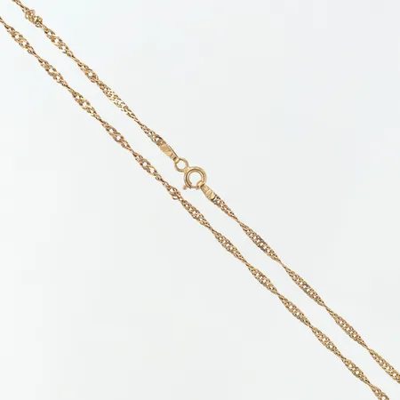 Kedja Singapore längd 47cm bredd 1,7mm 14K. Vikt: 3,3 g
