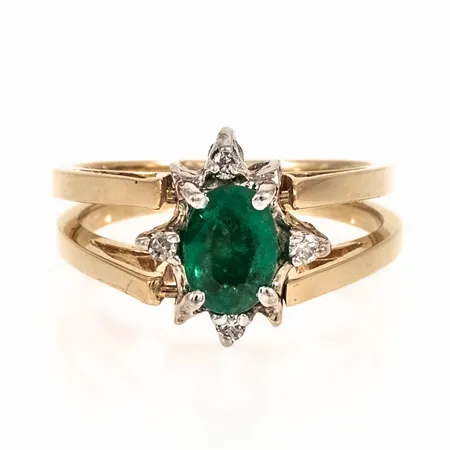 Ring vändbar en sida med en smaragd 0,85ct och 4 x ca 0,01ct diamanter, andra sidan med 15 x ca 0,03ct diamanter stl:16¾ bredd 3-12mm, kvitto från inköp 2004 Jewel Palace Ocho Rios Jamaica samt certifikat, 14K 5,3g.