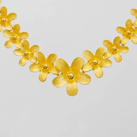 Collier med motiv av blommor, längd: 40,5cm, bredd: 5,4-16,5mm, 23K Vikt: 49,3 g