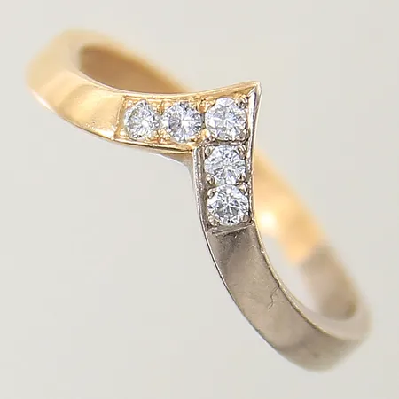 Ring med diamanter 5x ca 0,03ct stl:20 bredd 2,6mm tvåfärgad 18K Vikt: 4,4 g