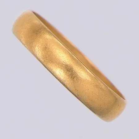 Ring slät stl:19, skev, gravyr, 23K Vikt: 4,2 g