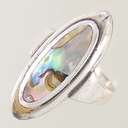 Ring med pärlemor stl:17 bredd 2,6-27,4mm, limrester, silver 925/1000 Vikt: 4,3 g