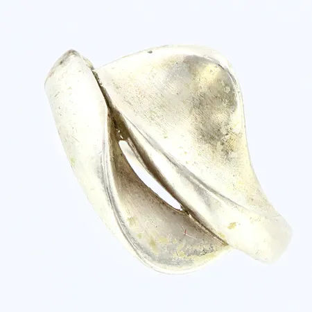 Ring Q Scandinavia stl:18, bredd 3-15mm, GHA, 925/1000 Silver Vikt: 5,7 g