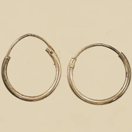 Örhängen längd 11,5mm bredd 12,0mm defekt silver 925/1000 Vikt: 0,3 g