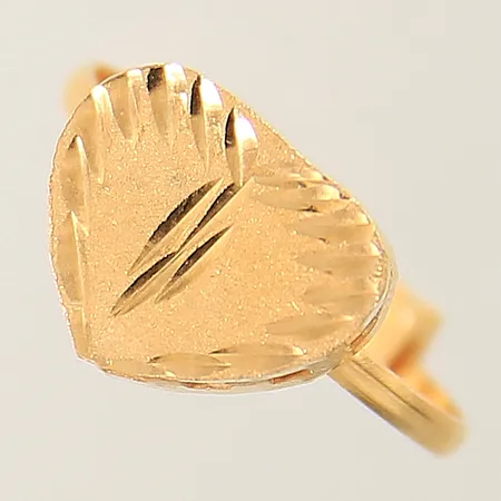 Ring med dekor justerbar storlek bredd 1,5-10,5mm 21K Vikt: 2,1 g