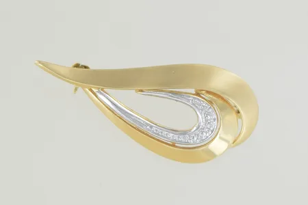 Brosch med diamant 0,01ct, längd 3,5 cm bredd 2-16 mm, 18K Vikt: 5,4 g