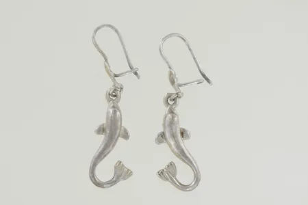Ett par örhängen Delfiner längd 4,5 cm, silver 925/1000 Vikt: 4,3 g