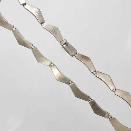 Collier längd ca 41,5cm, bredd 9,5mm, 925/1000 silver Vikt: 63 g