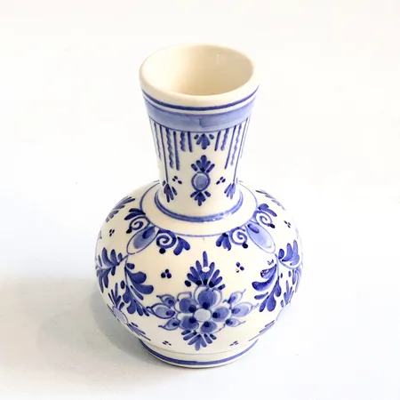 Vas keramik Delft, höjd ca13cm, fint skick Vikt: 0 g