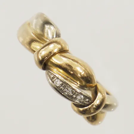 Ring med diamanter 3xca 0,01ct stl:18¾ bredd 7,2mm 18K Vikt: 4,8 g