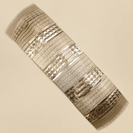 Armband 19,5cm bredd 21,2mm GHA bucklig 925/1000 silver Vikt: 25,6 g